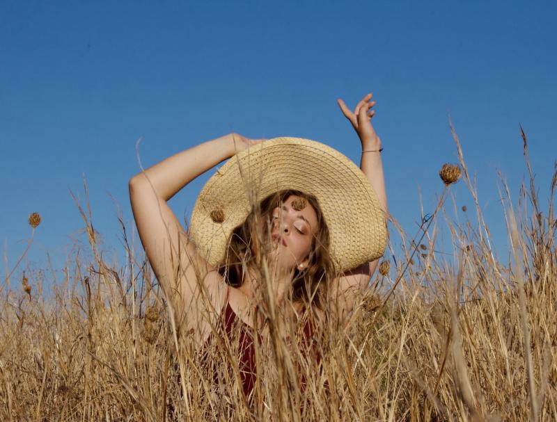 "In the wheat field" © Lara Lonzar - model: Gaia Dimina